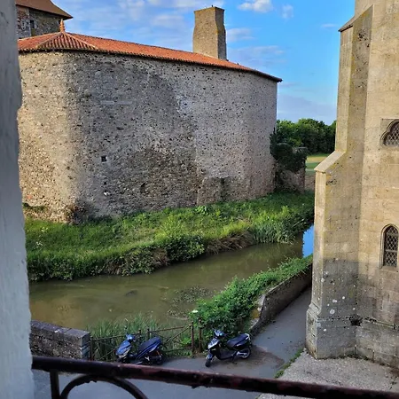 Le Logis Du Donjon 2 * Les Herbiers